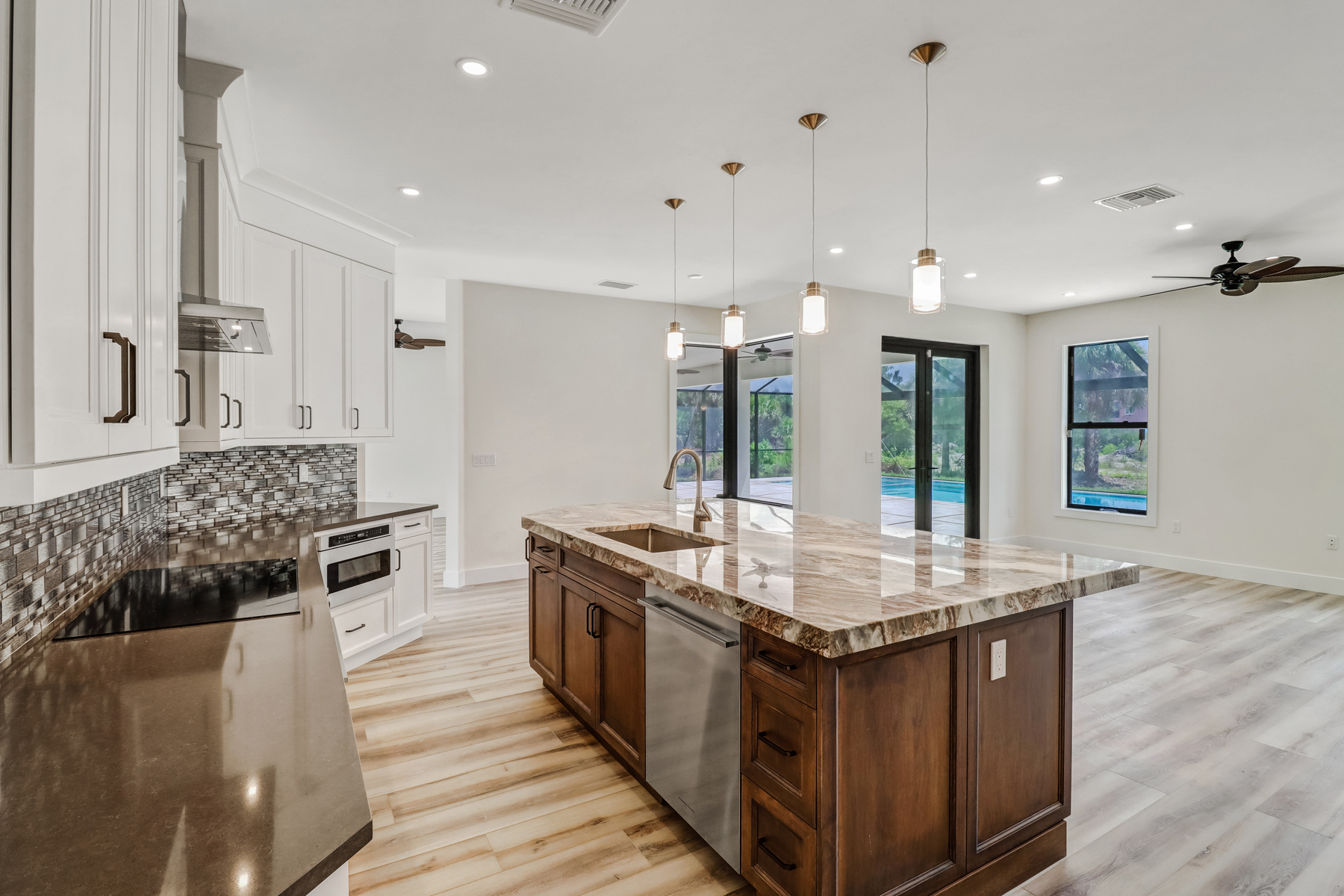 780 8th St NE — view 3